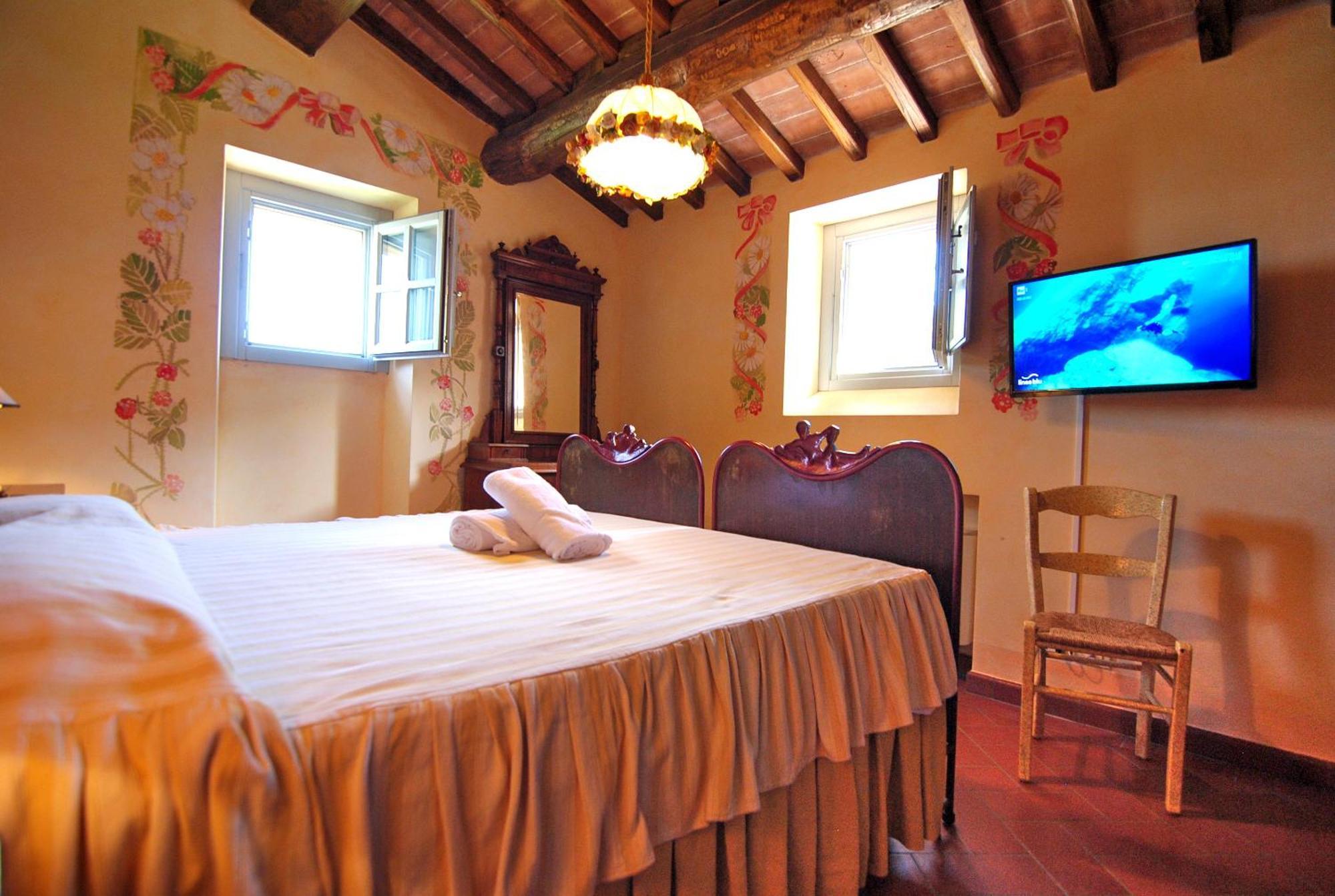 Agriturismo I Frati Paciano Bagian luar foto